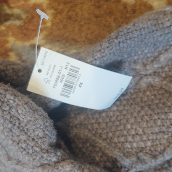 Sweater - Picture 2 of 5